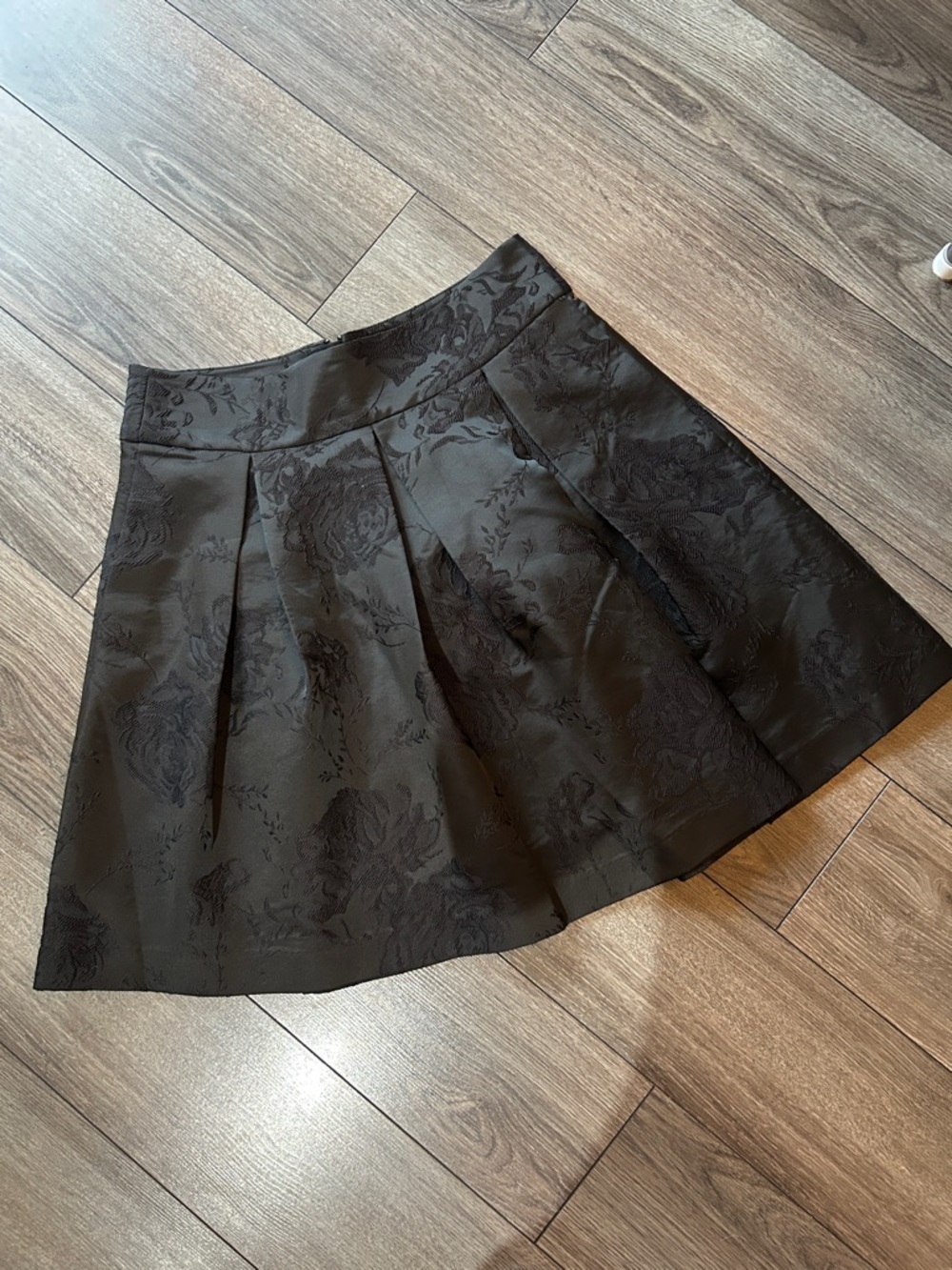 RW&CO. Black Floral Jacquard Pleated Skater Skirt